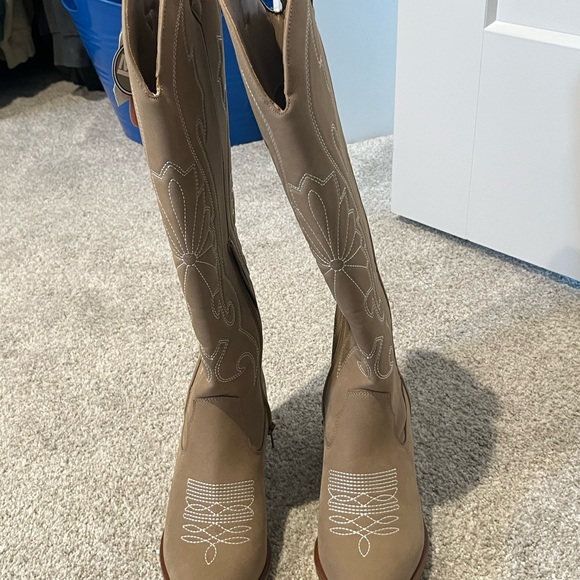 Shoes - Women's Tan Embroidered Western Knee-High Boots